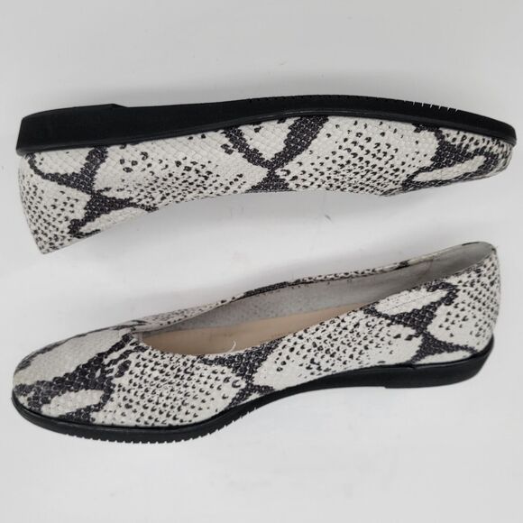 Salvatore Ferragamo Boutique Size 7 Flats Snakeskin Embossed Almond Toe Slip On - Picture 3 of 8